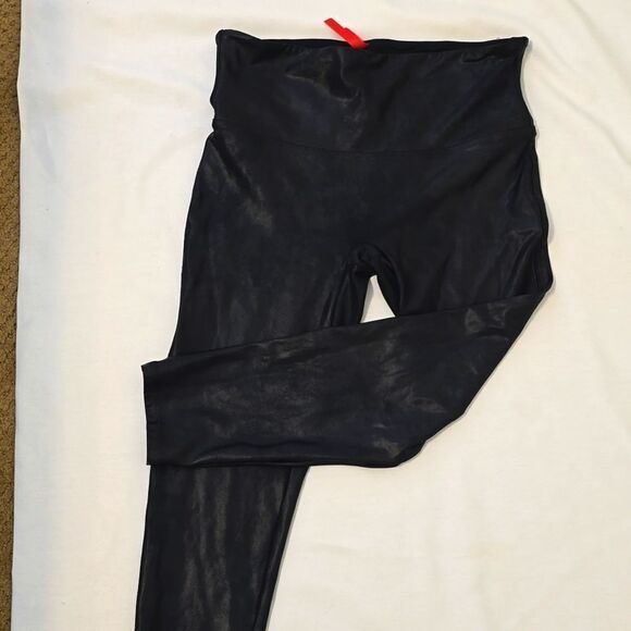 SPANX Active Tummy Shaping Cropped Leggings Size Large - Picture 1 of 7